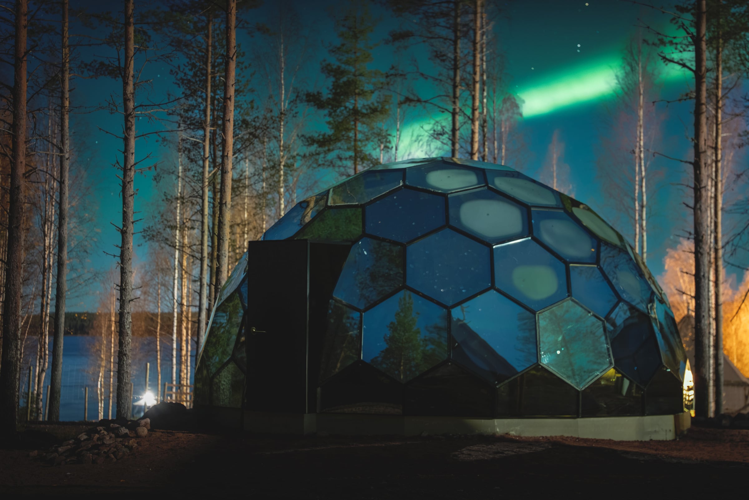 Luxury igloo and northern lights